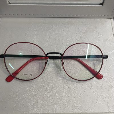 Armazón metal ovalado rojo con negro