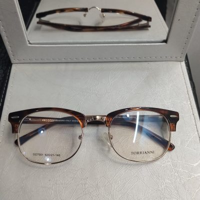 Armazón de metal con acetato café